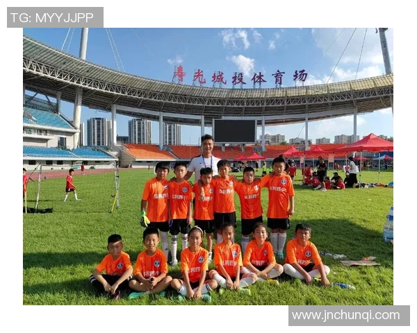 三年级小足球队的成长故事与团结精神的培养之旅